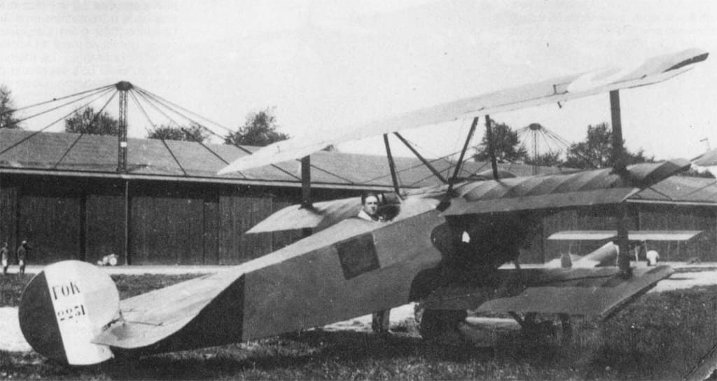 Трофейный истребитель Fokker Dr I на испытаниях во Франции